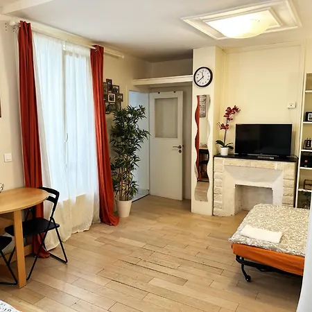 Heart Of Paris, Quiet And Cosy-2