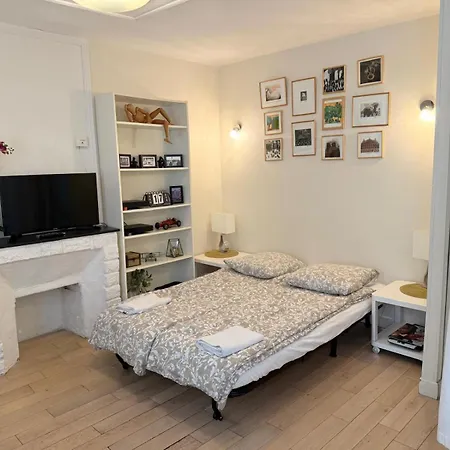 Heart Of Paris, Quiet And Cosy-3